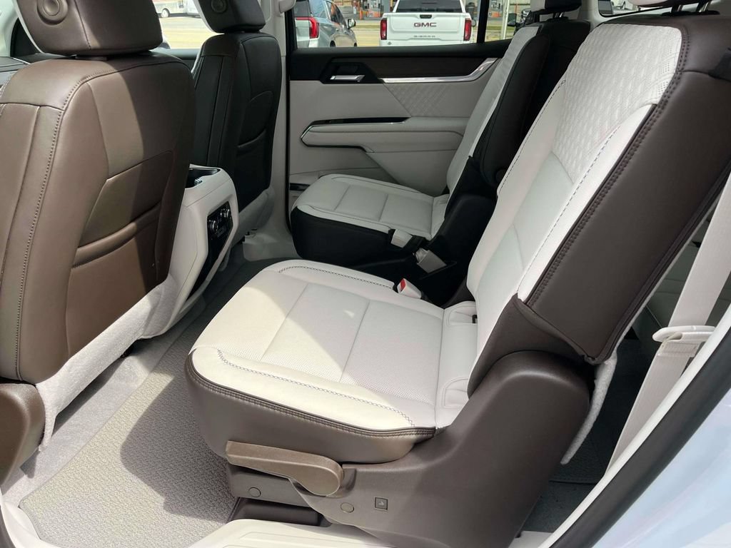 New 2026 GMC Acadia Denali w/ Super Cruise Package FWD image 16