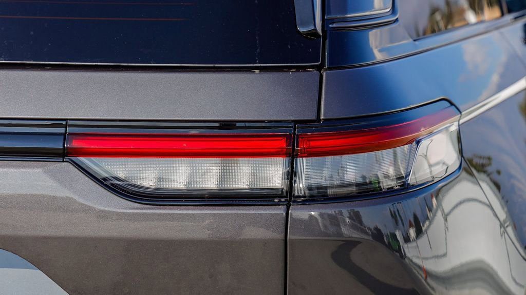 New 2026 Jeep Grand Cherokee Altitude image 10