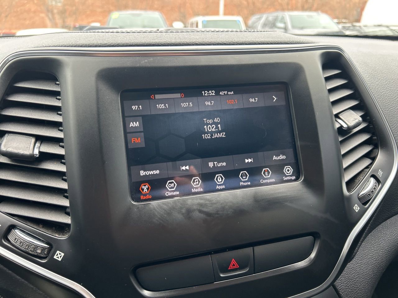 Used 2020 Jeep Cherokee Latitude image 15