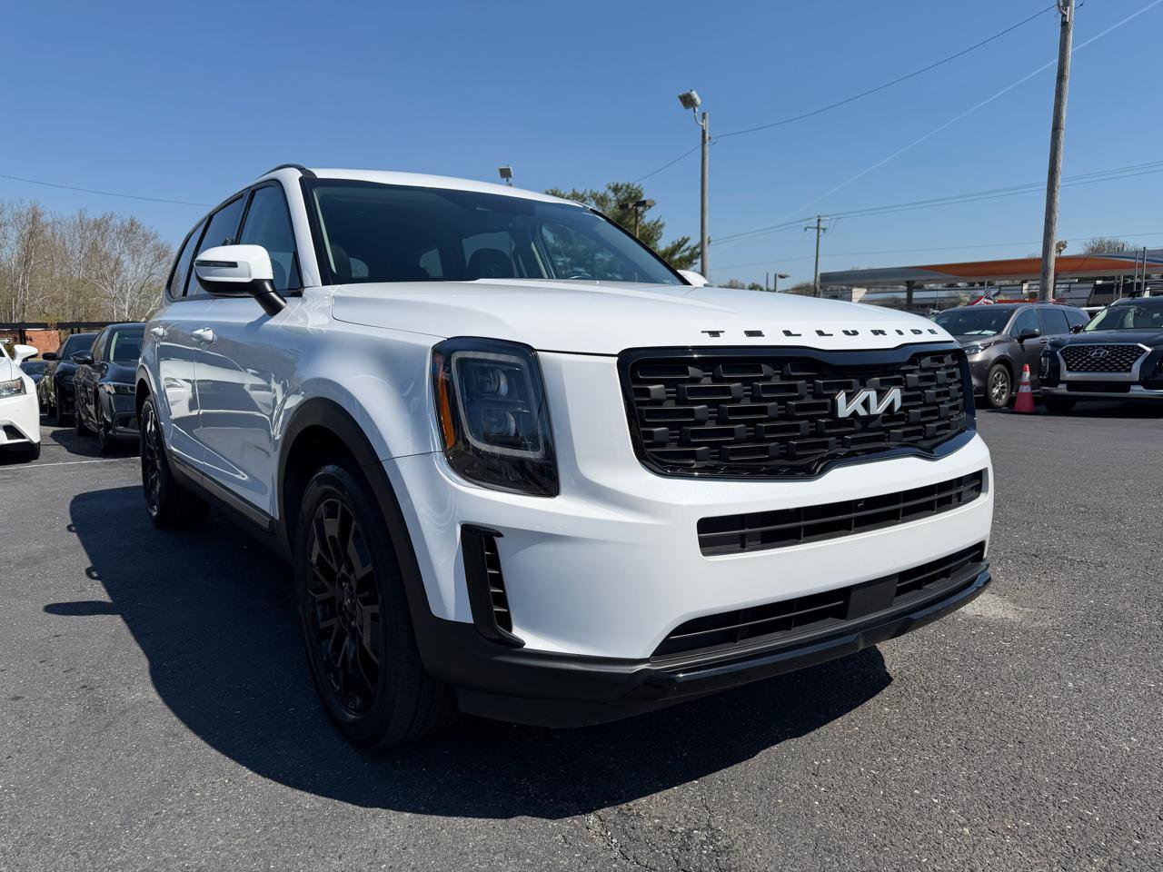 Used 2022 Kia Telluride EX w/ EX Premium Package image 3
