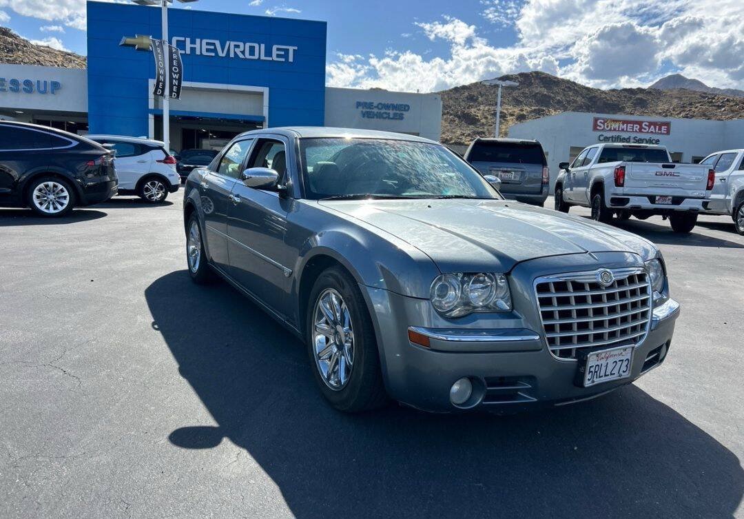 Used 2006 Chrysler 300 C w/ Navigation & Sound Group II RWD image 3