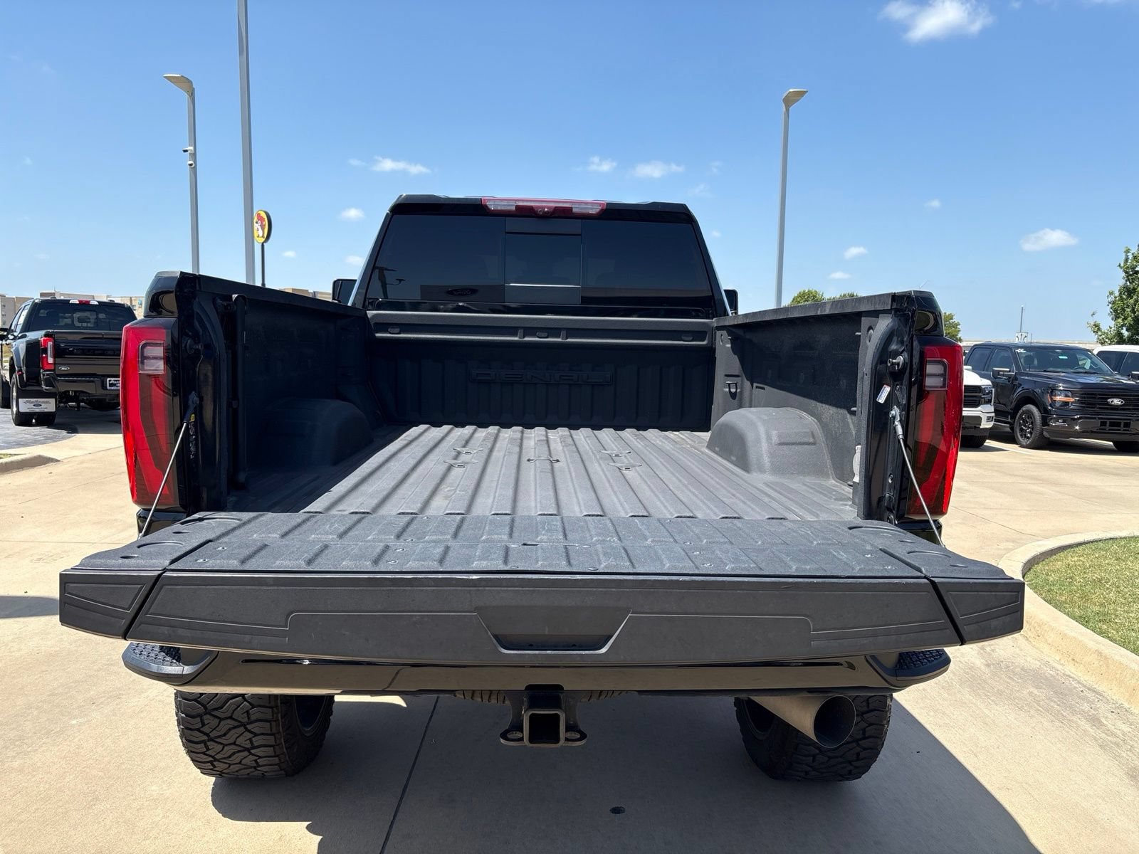 Used 2024 GMC Sierra 2500 Denali Ultimate AWD/4WD image 5