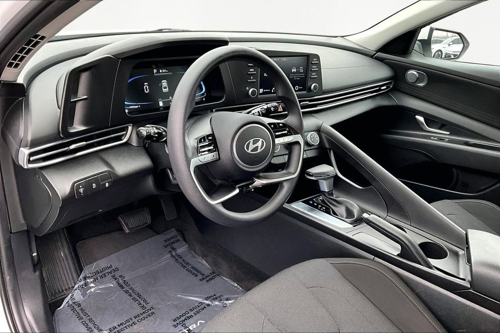 Used 2024 Hyundai Elantra SE image 14