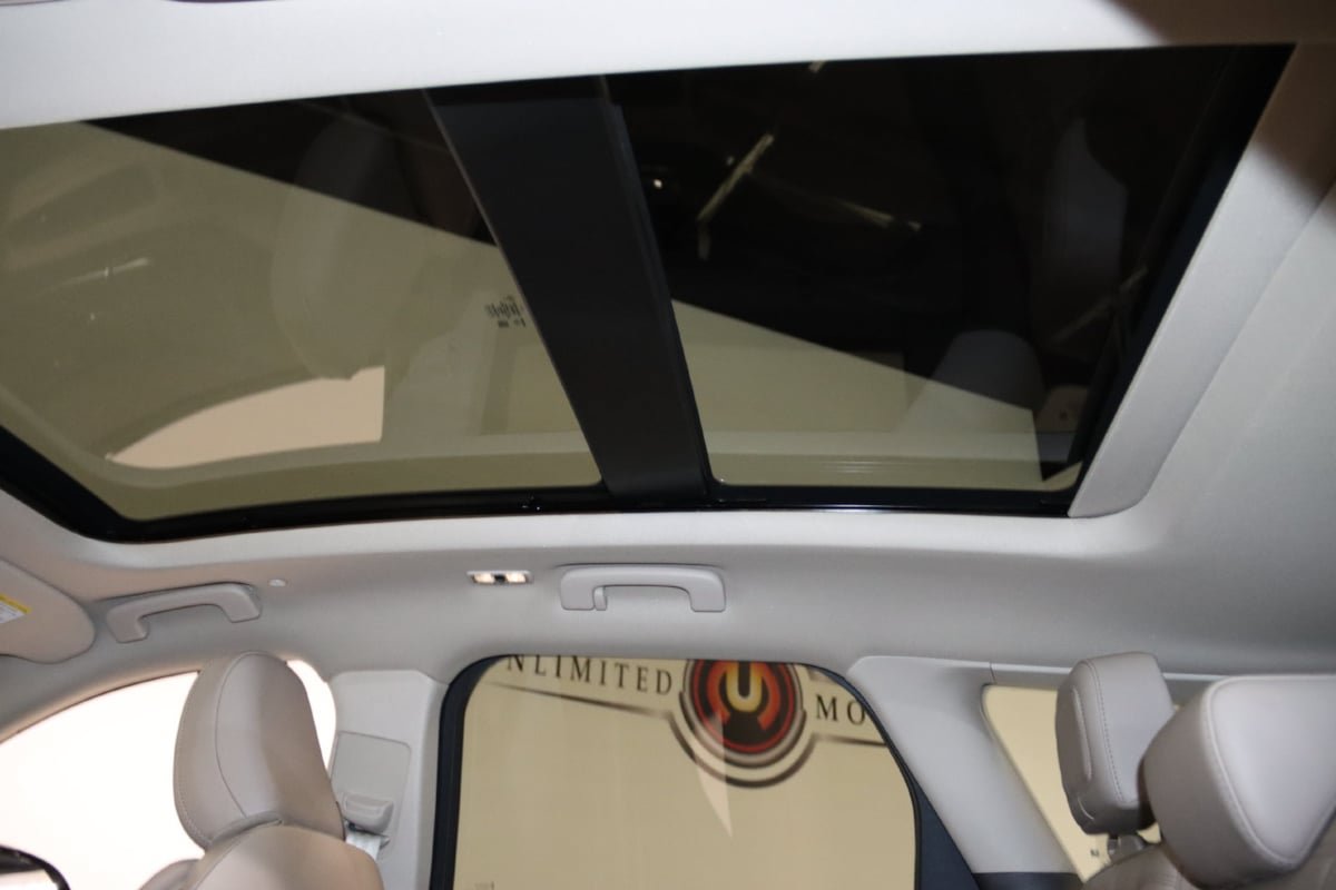 Used 2024 Lincoln Corsair AWD w/ Equipment Group 101A image 12