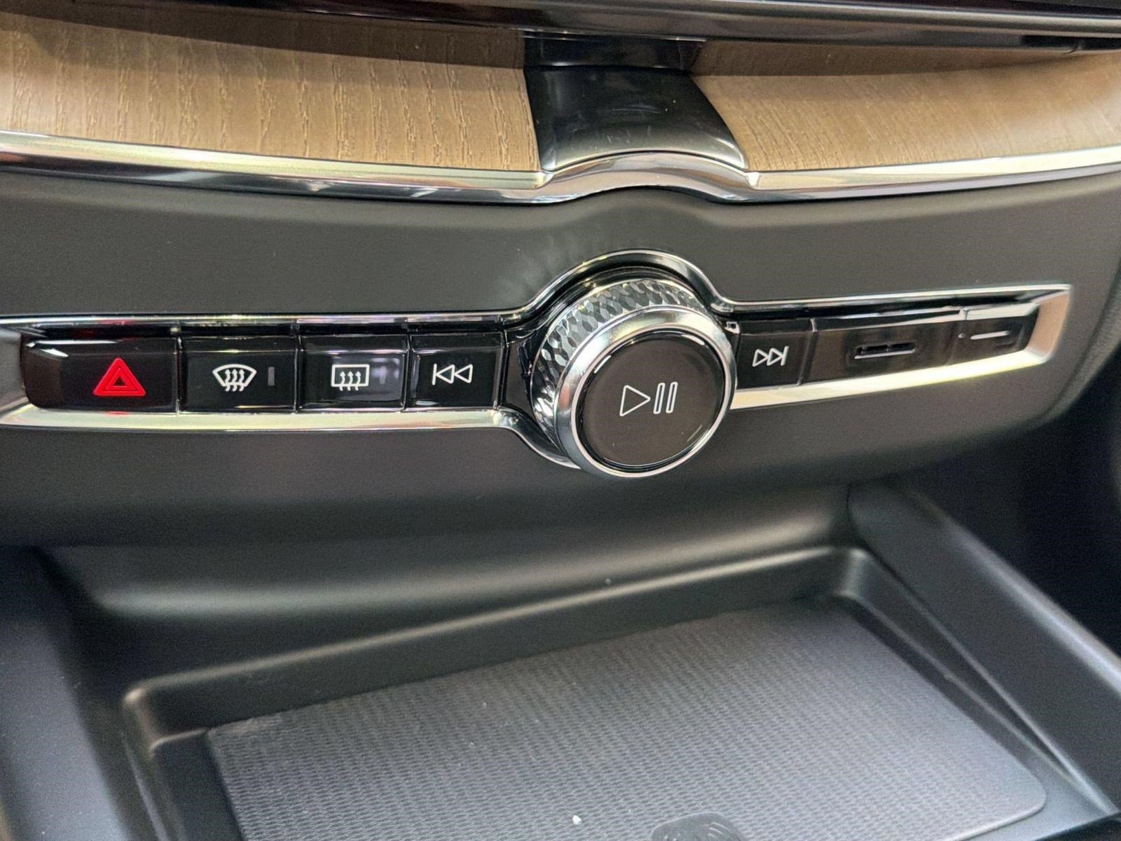 New 2026 Volvo XC60 B5 Plus w/ Climate Package AWD/4WD image 16