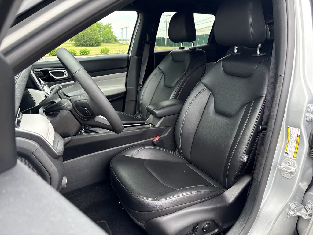Used 2026 Jeep Compass Limited AWD/4WD image 13