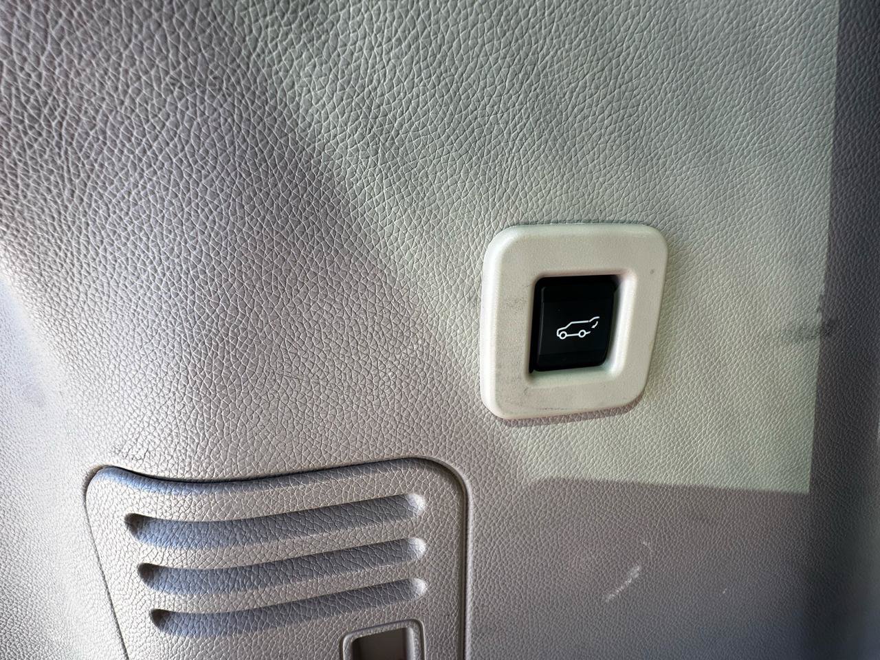 Used 2012 Lincoln Navigator 2WD image 62