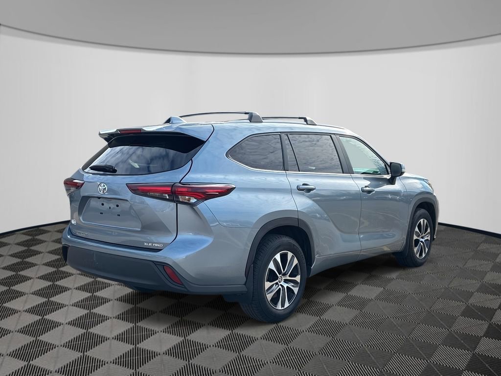 Used 2024 Toyota Highlander XLE image 7