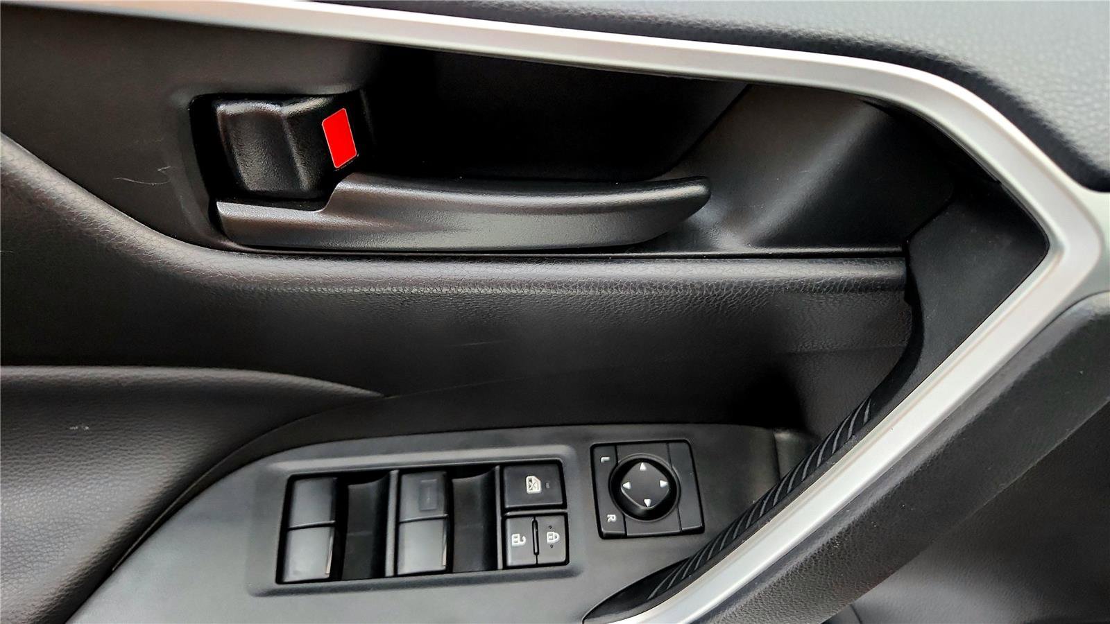 Used 2024 Toyota RAV4 LE image 23