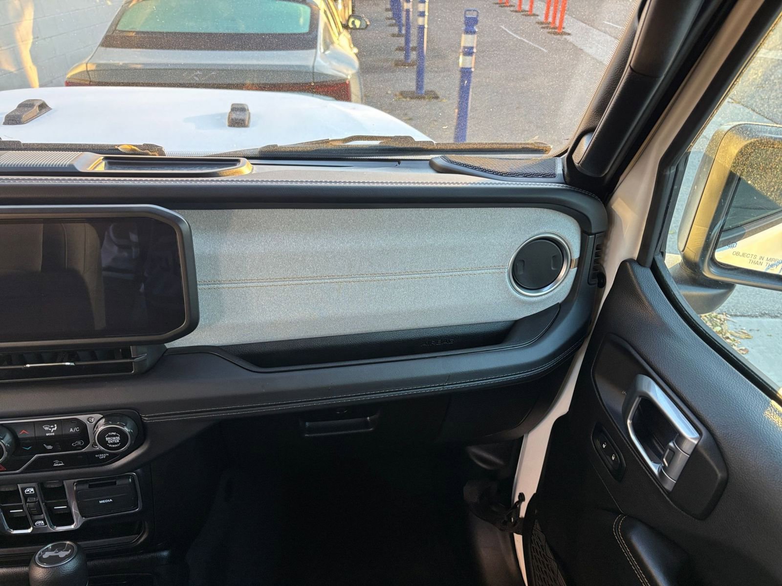 Used 2025 Jeep Wrangler Sahara image 35