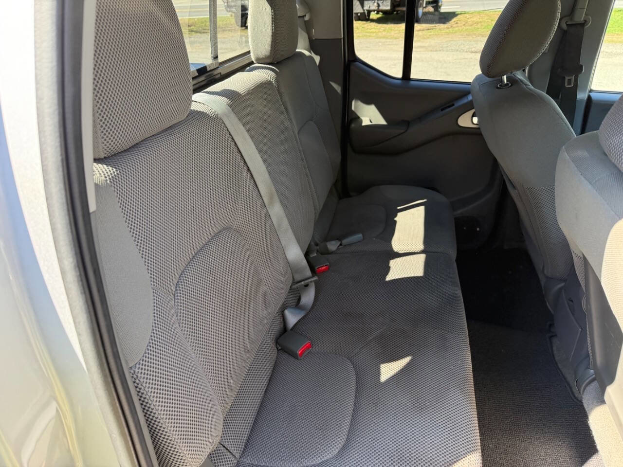 Used 2014 Nissan Frontier SV w/ SV Value Truck Package image 12