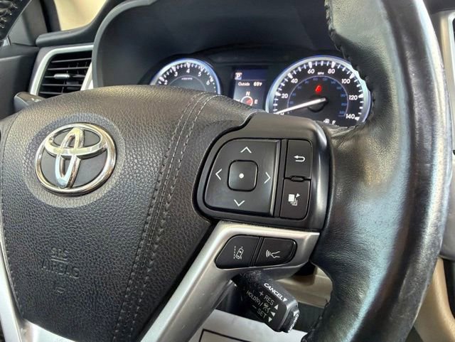 Used 2017 Toyota Highlander Limited AWD/4WD image 29