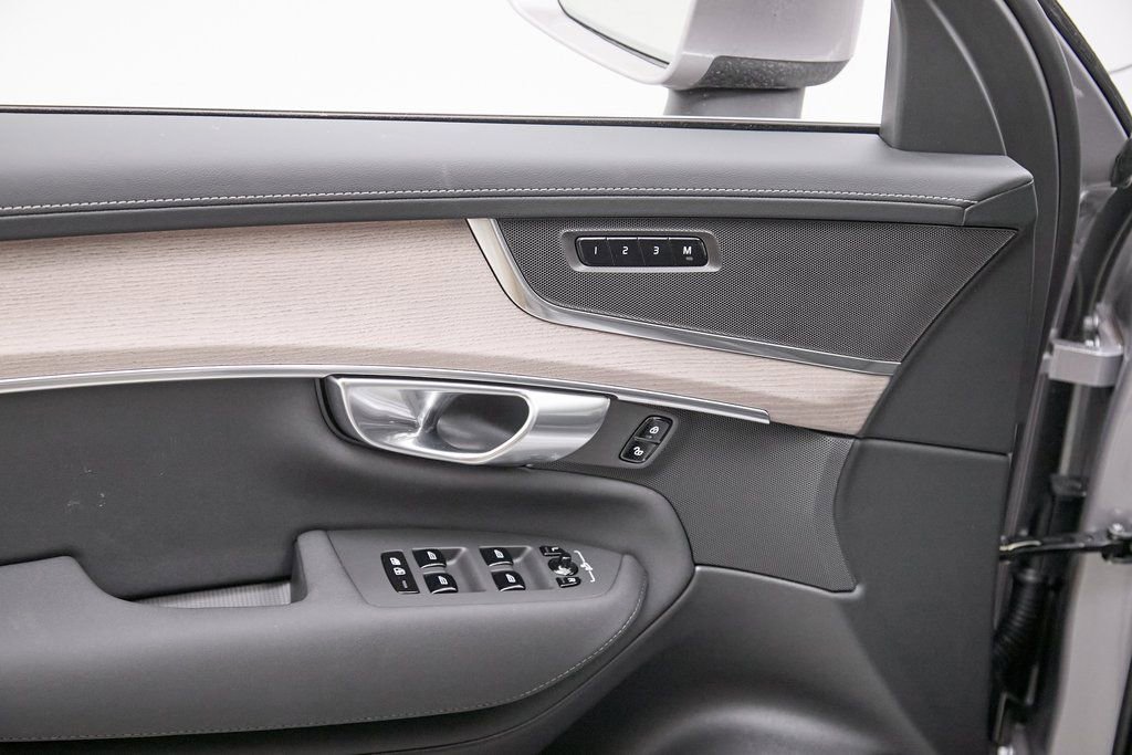 New 2026 Volvo XC90 B6 Core image 10