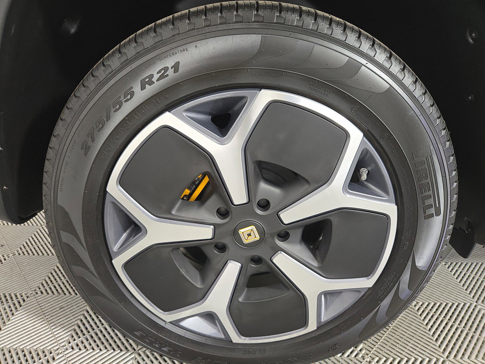 Used 2022 Rivian R1T Adventure image 12