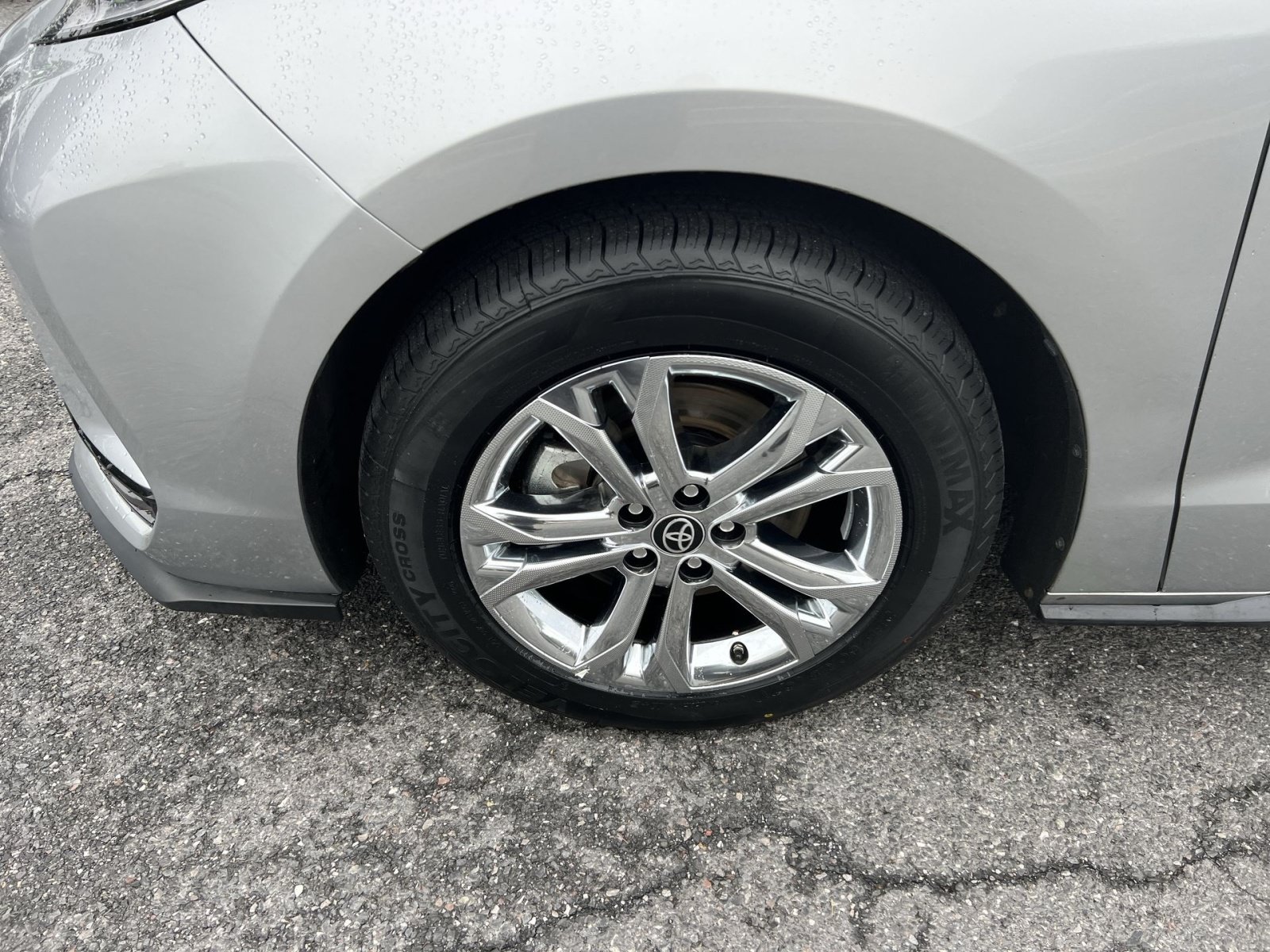 Used 2023 Toyota Sienna XSE AWD/4WD image 12