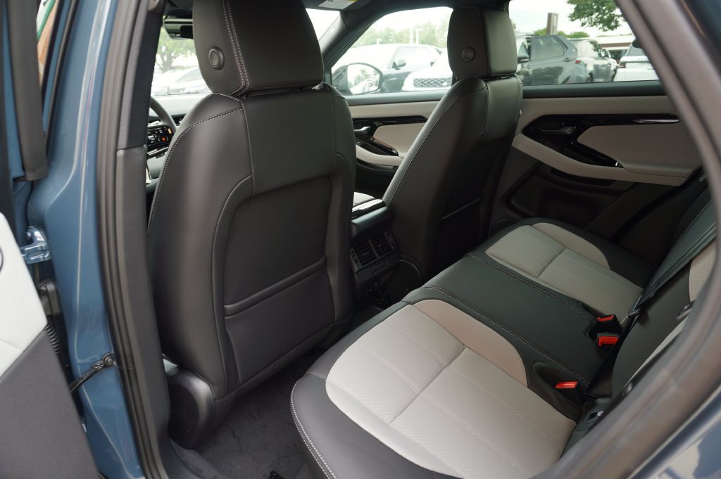 New 2026 Land Rover Range Rover Evoque Hoxton AWD/4WD image 30