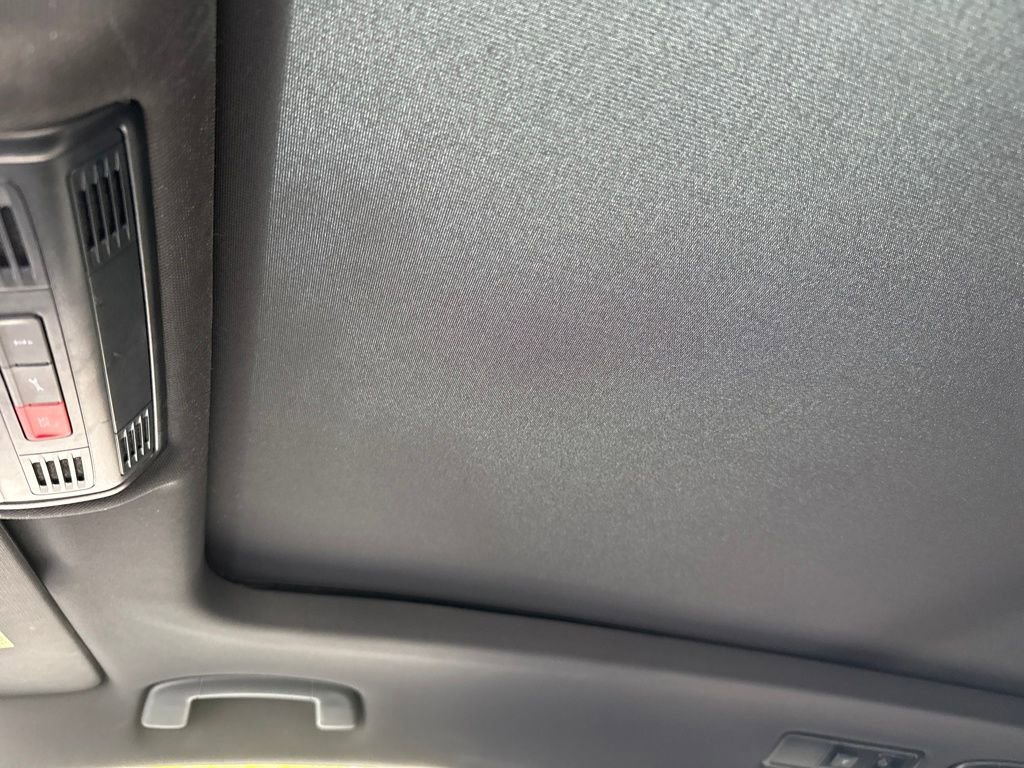 Used 2020 Volkswagen Tiguan SE R-Line image 16