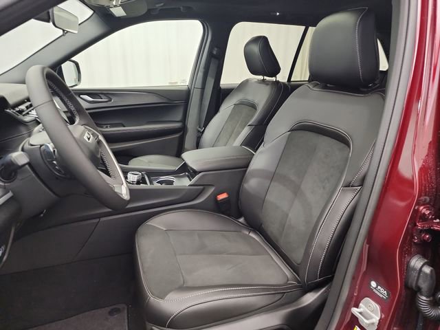 New 2025 Jeep Grand Cherokee Altitude image 14