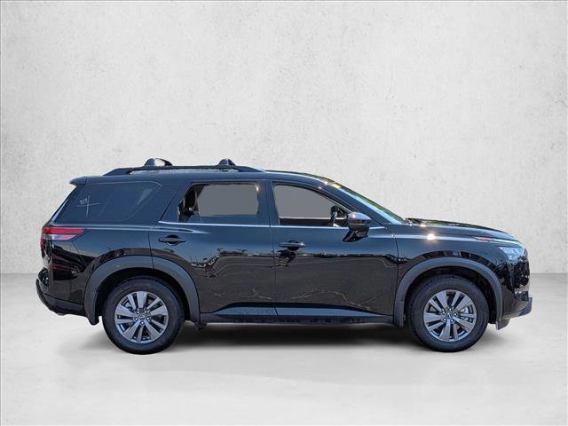 Used 2024 Nissan Pathfinder SV w/ SV Premium Package FWD image 5