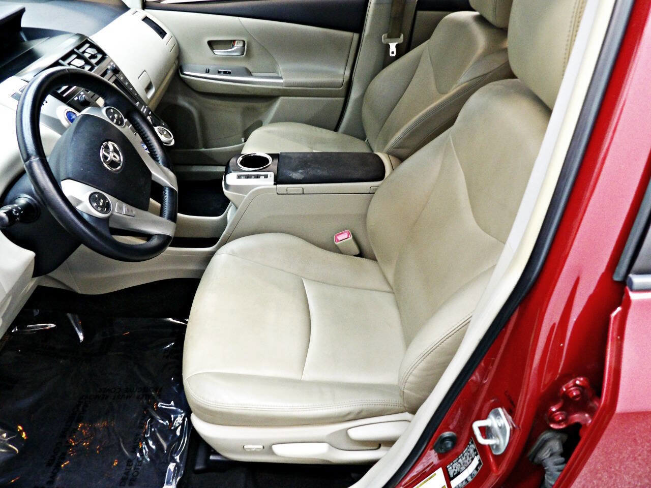 Used 2014 Toyota Prius V Five image 8