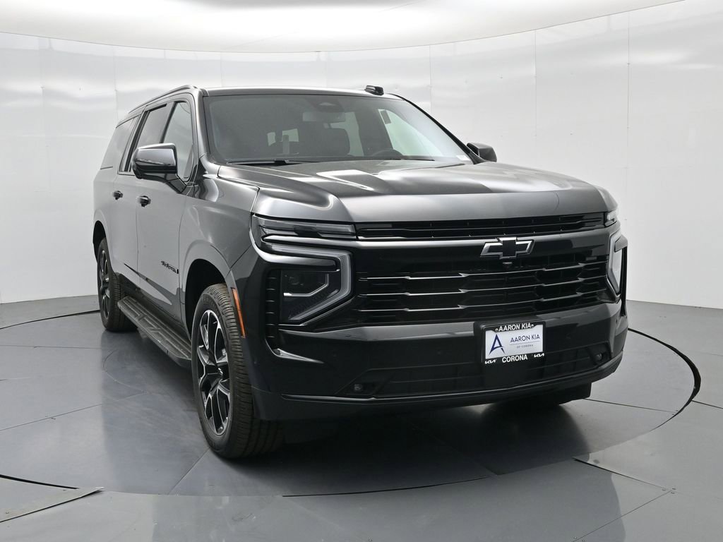 Used 2025 Chevrolet Suburban RST AWD/4WD image 3