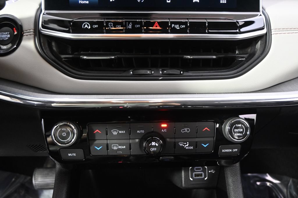 Used 2024 Jeep Compass Limited AWD/4WD image 30