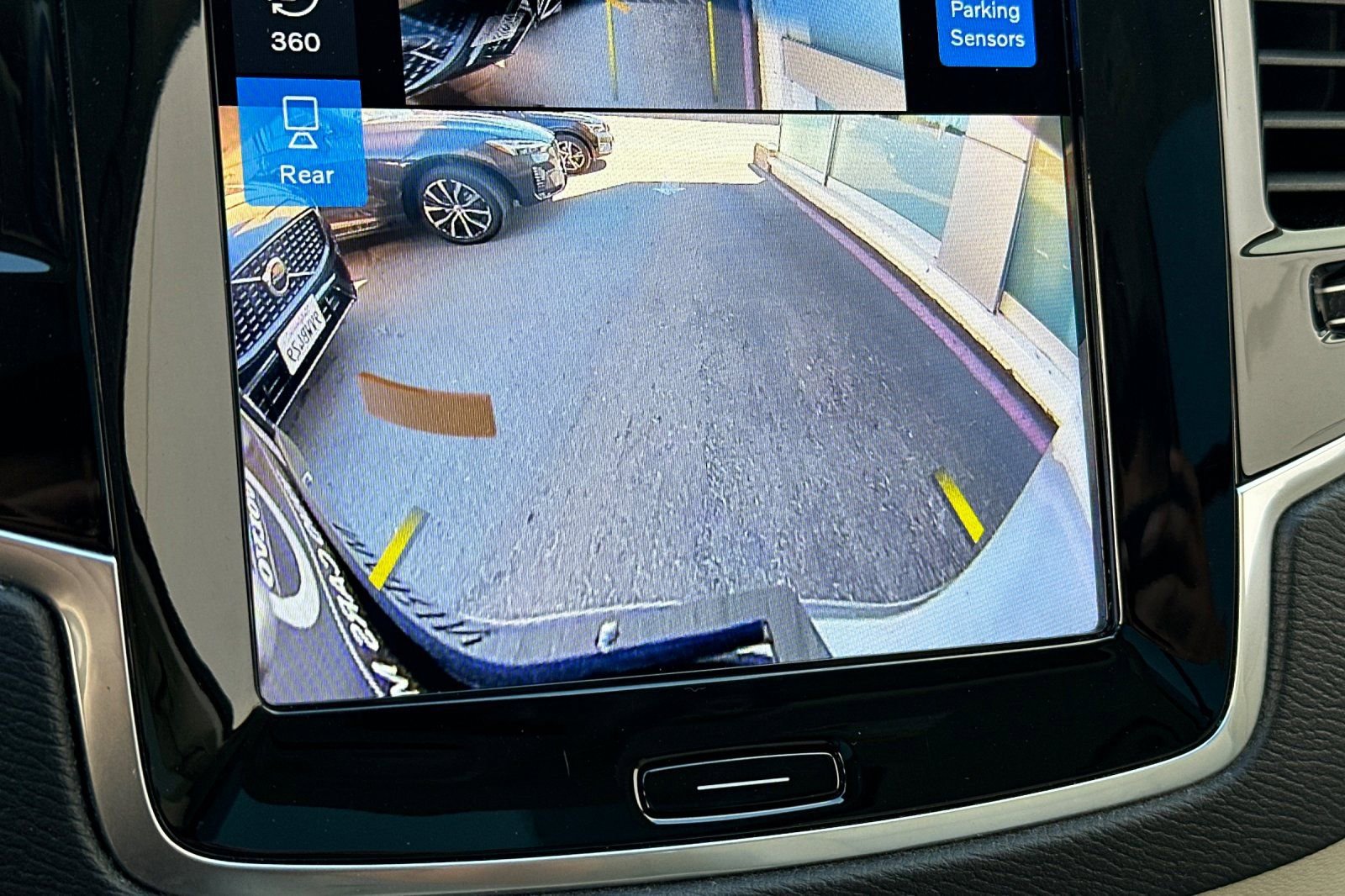 Certified 2024 Volvo XC90 B6 Plus AWD/4WD image 24