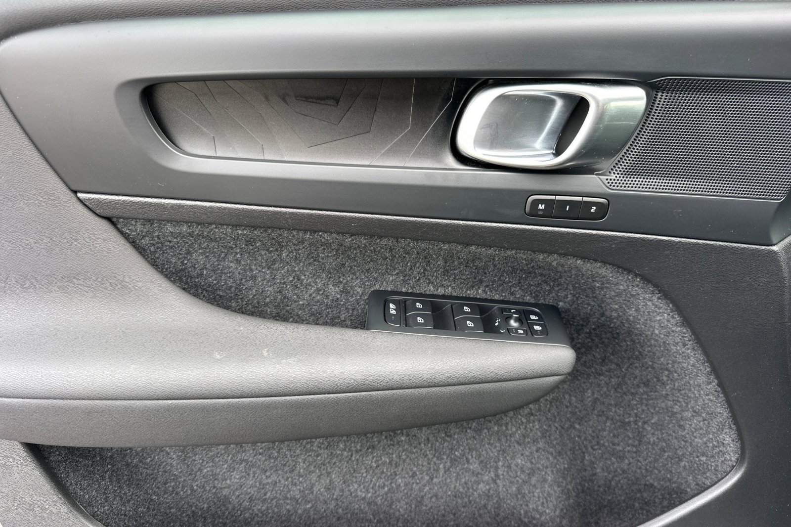 Used 2023 Volvo XC40 Recharge Plus image 10