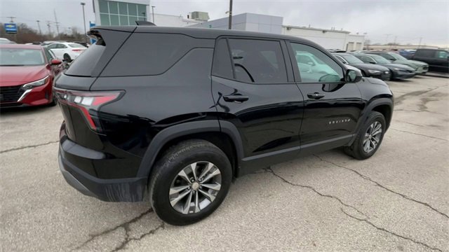 Used 2025 Chevrolet Equinox LT image 2