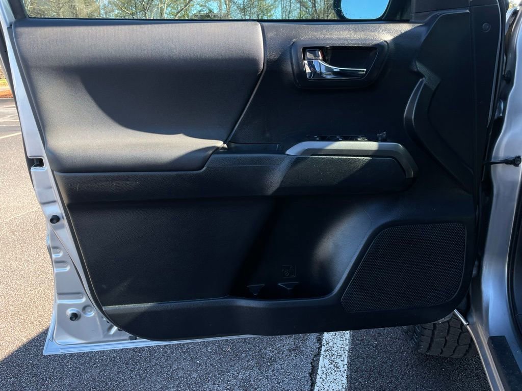 Used 2020 Toyota Tacoma TRD Off-Road w/ Technology Package image 25