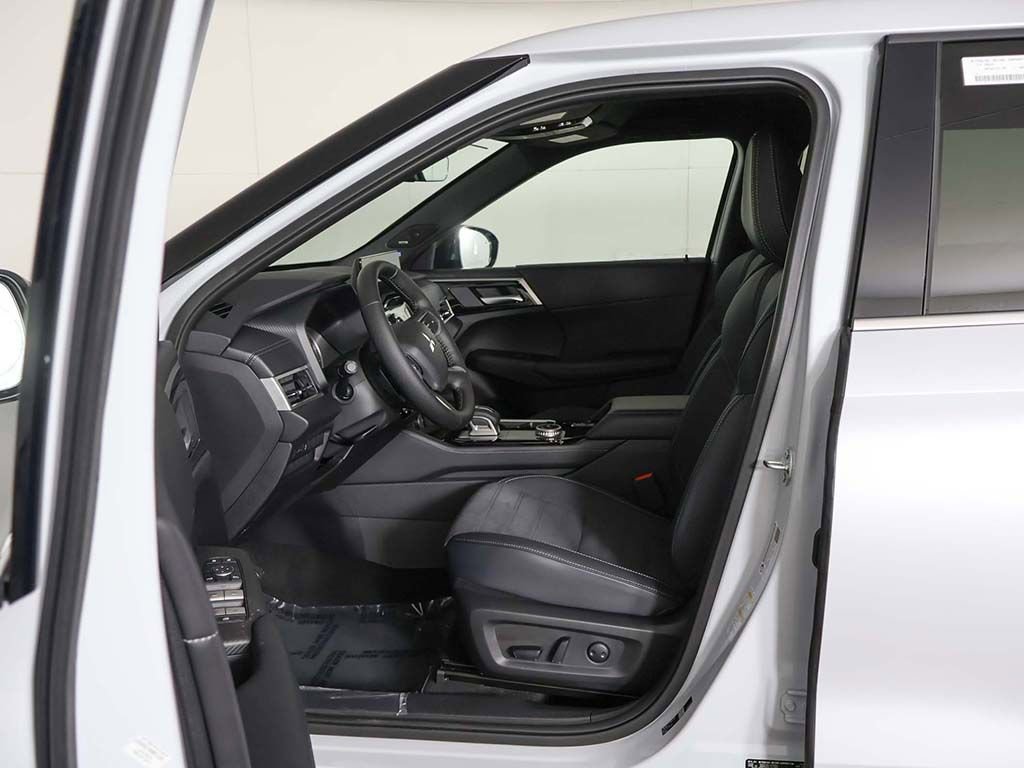 New 2026 Mitsubishi Outlander LE FWD image 27