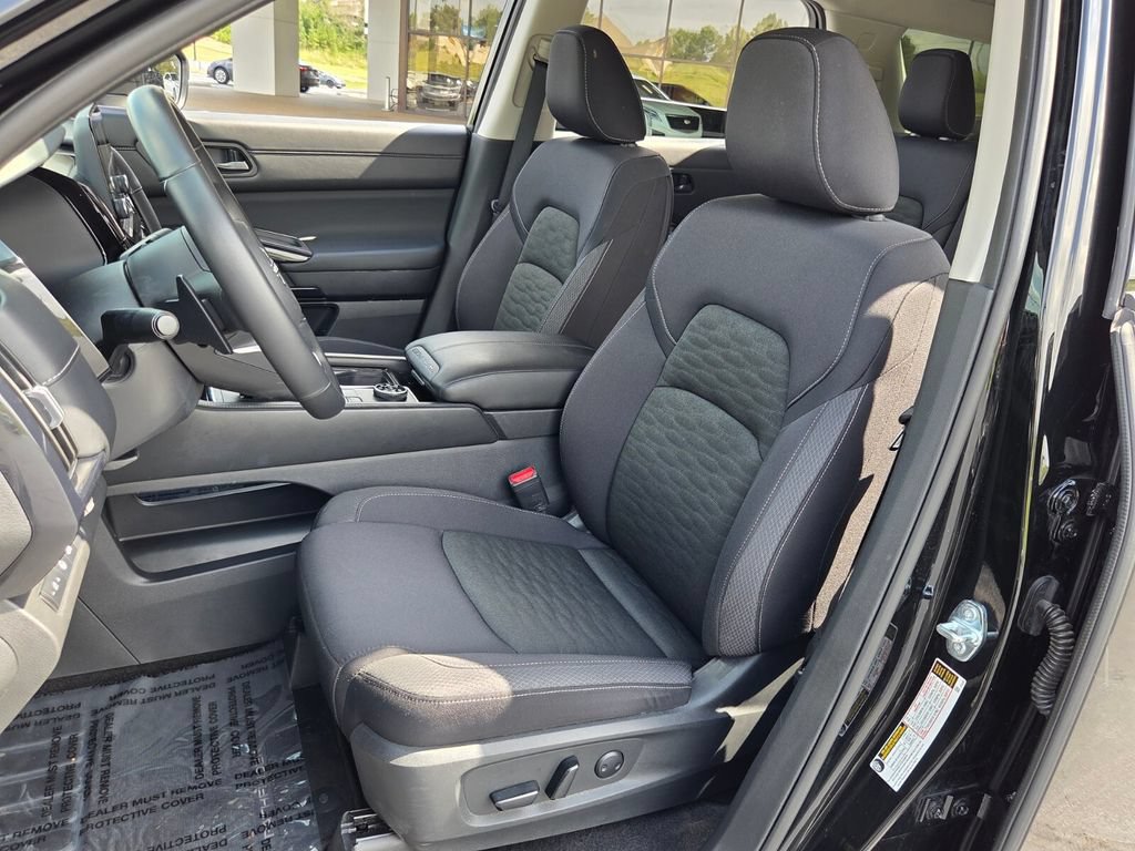 Used 2025 Nissan Pathfinder SV AWD/4WD image 7