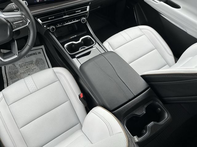 Used 2025 Chevrolet Traverse High Country w/ LPO, Floor Liner Package AWD/4WD image 25