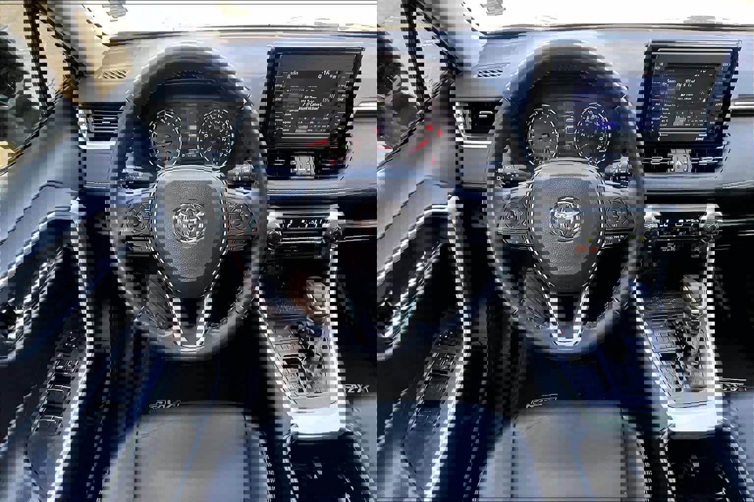 Used 2022 Toyota RAV4 XLE Premium image 6