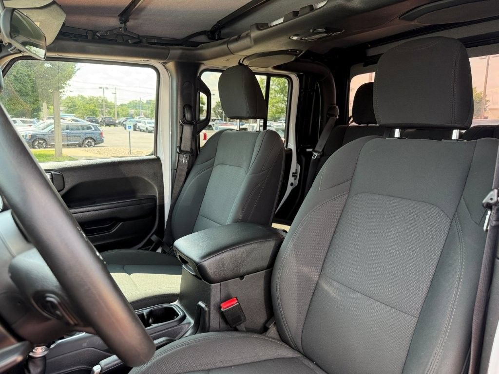 Used 2022 Jeep Gladiator Sport AWD/4WD image 15