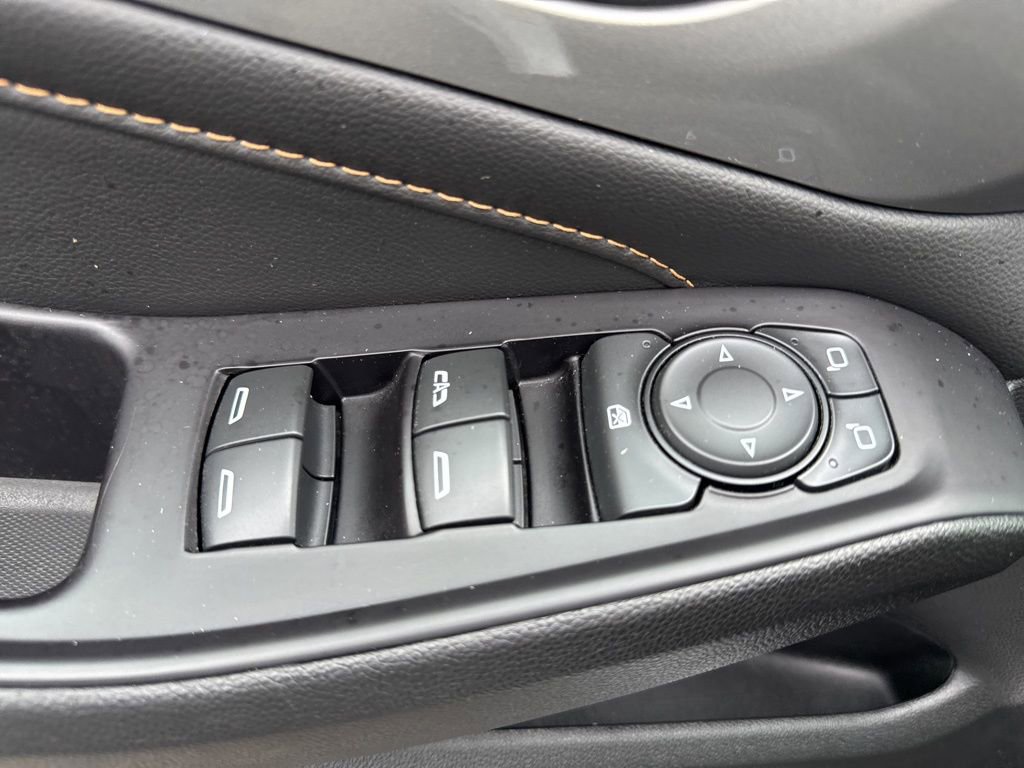 Used 2020 Chevrolet Traverse LT FWD image 28