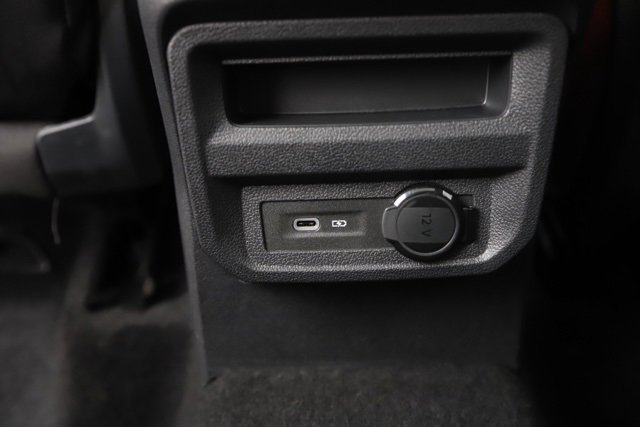 Used 2023 Volkswagen Tiguan SE w/ Panoramic Sunroof Package image 17