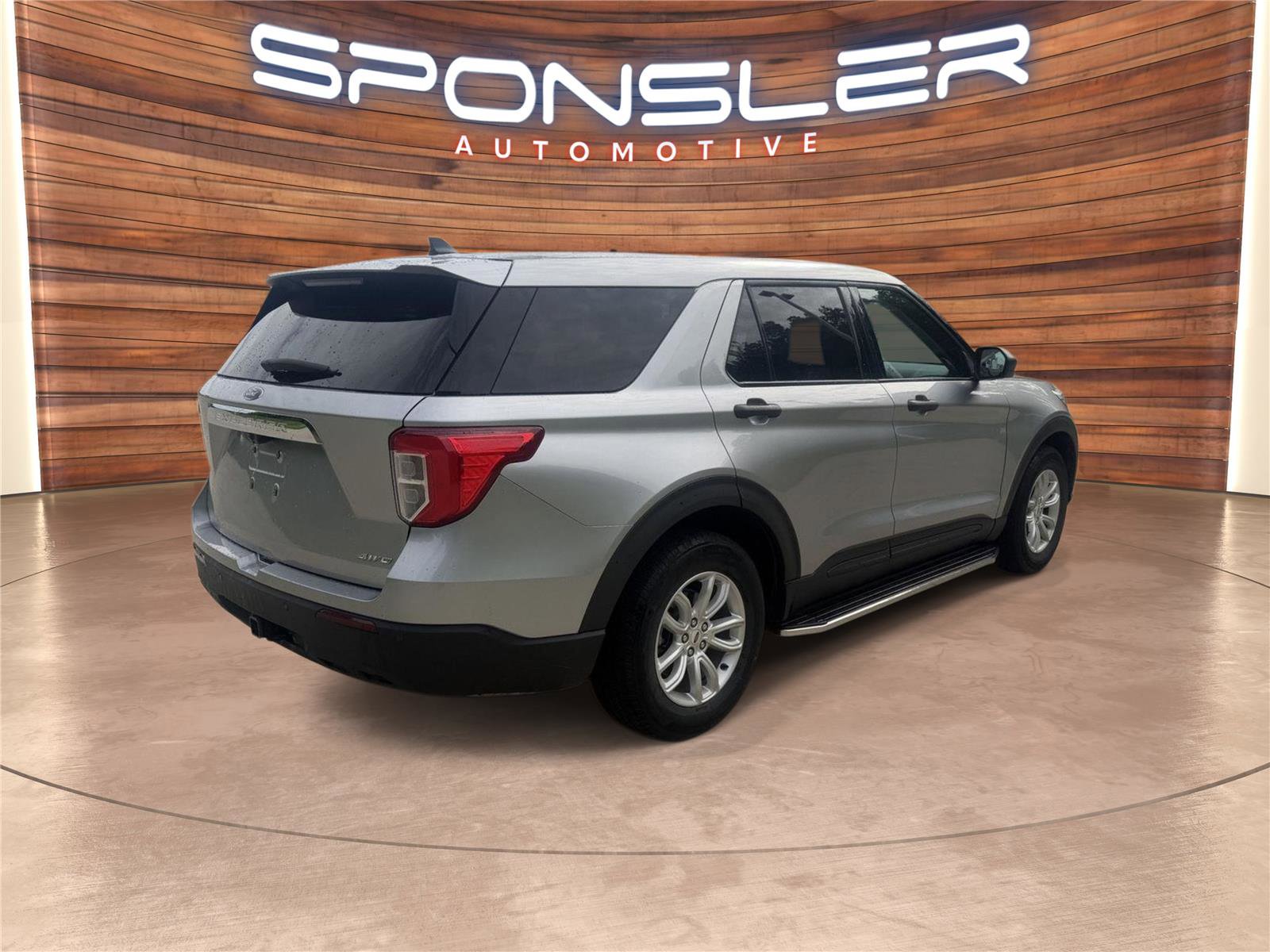 Used 2021 Ford Explorer 4WD w/ Class III Trailer Tow Package image 7