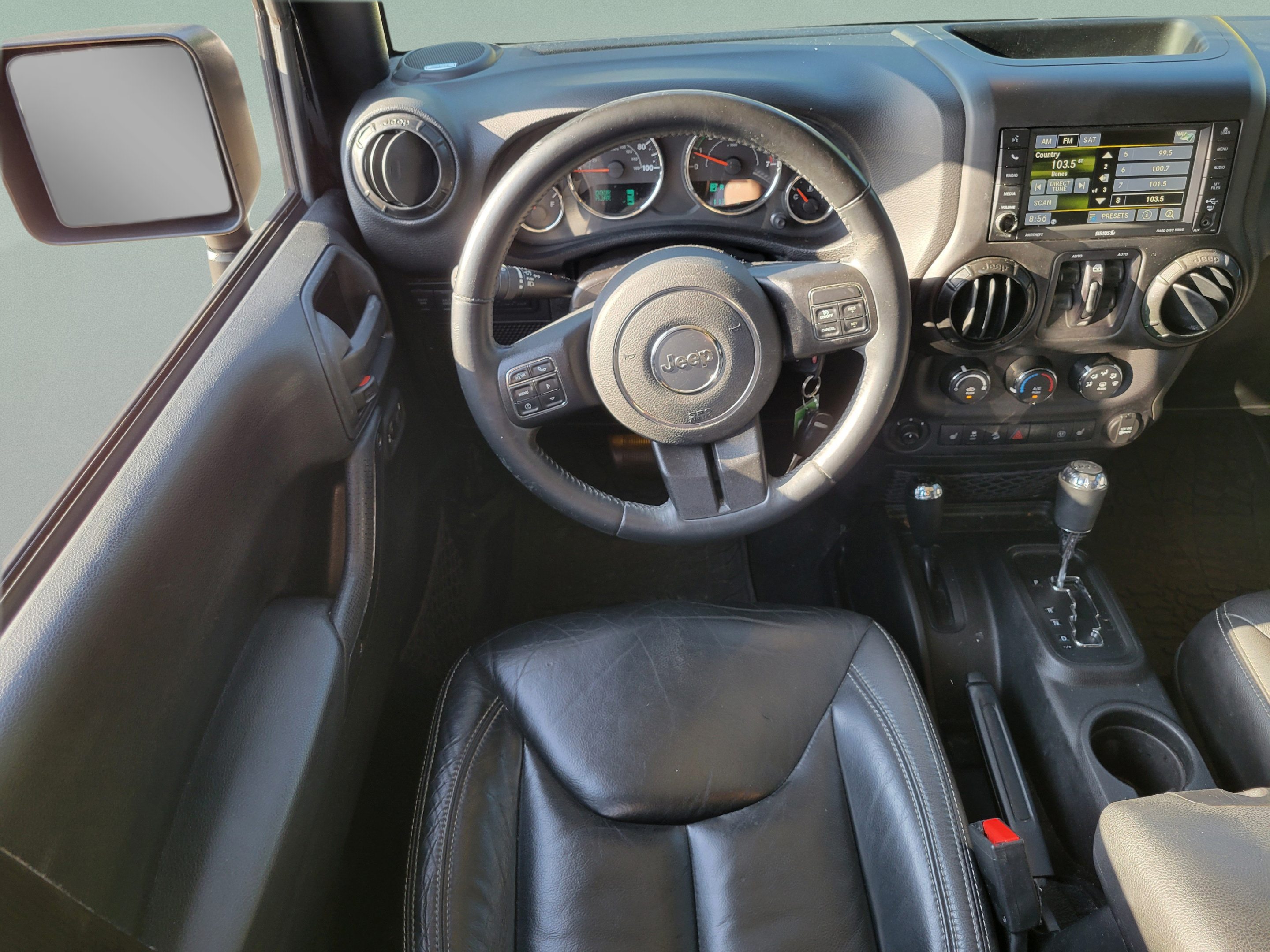 Used 2016 Jeep Wrangler Unlimited Rubicon w/ Connectivity Group AWD/4WD image 8