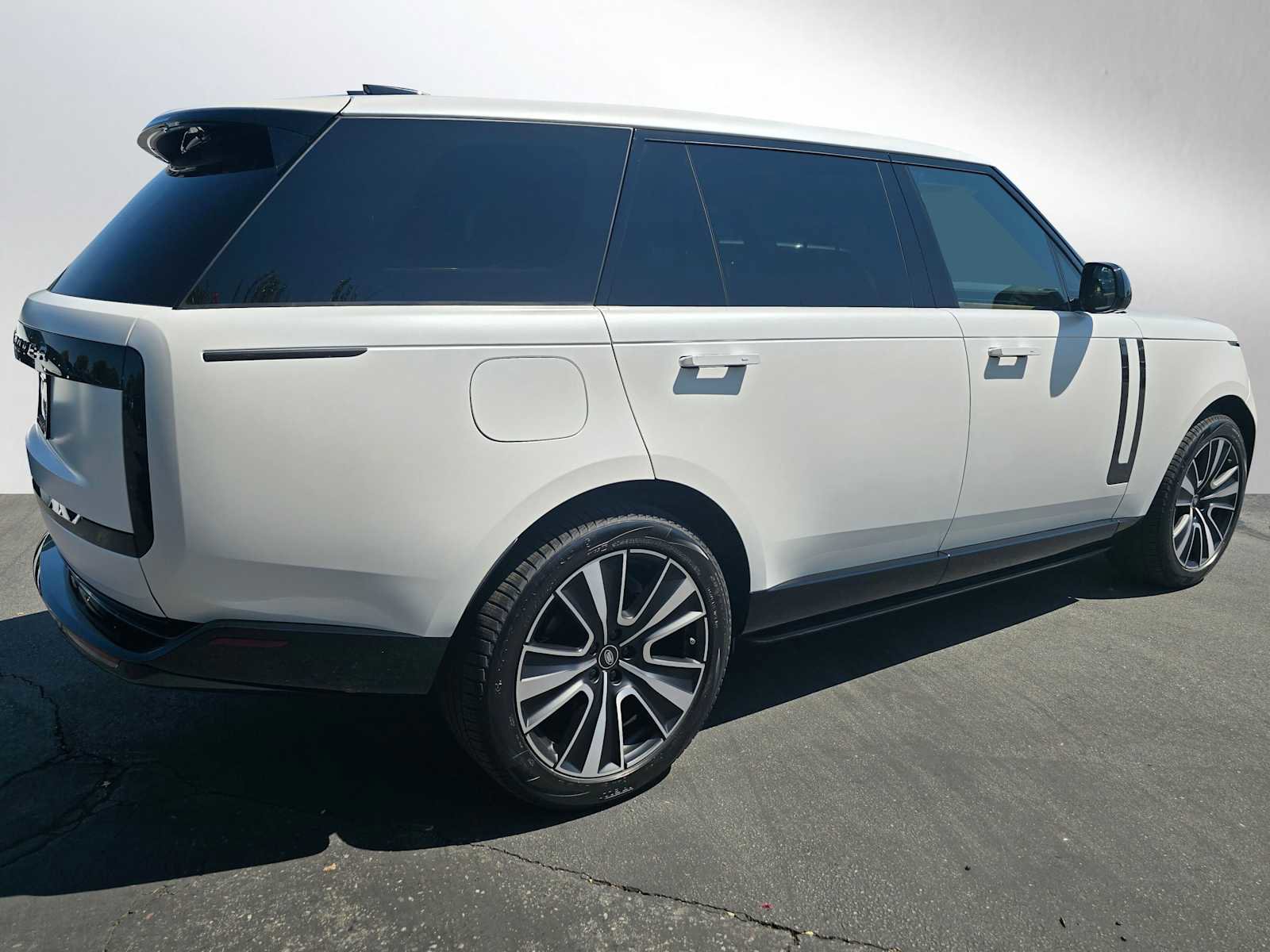 New 2025 Land Rover Range Rover Long Wheelbase SE image 3