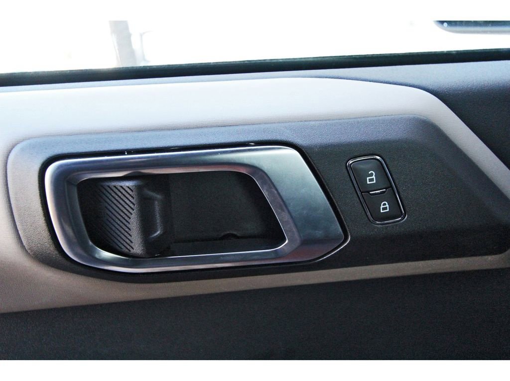 Used 2023 Ford Bronco Wildtrak image 19