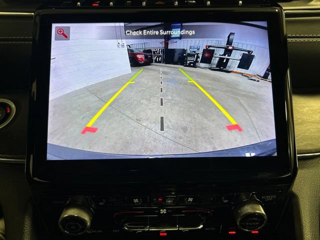 Used 2023 Jeep Grand Cherokee Overland w/ Luxury Tech Group IV AWD/4WD image 32