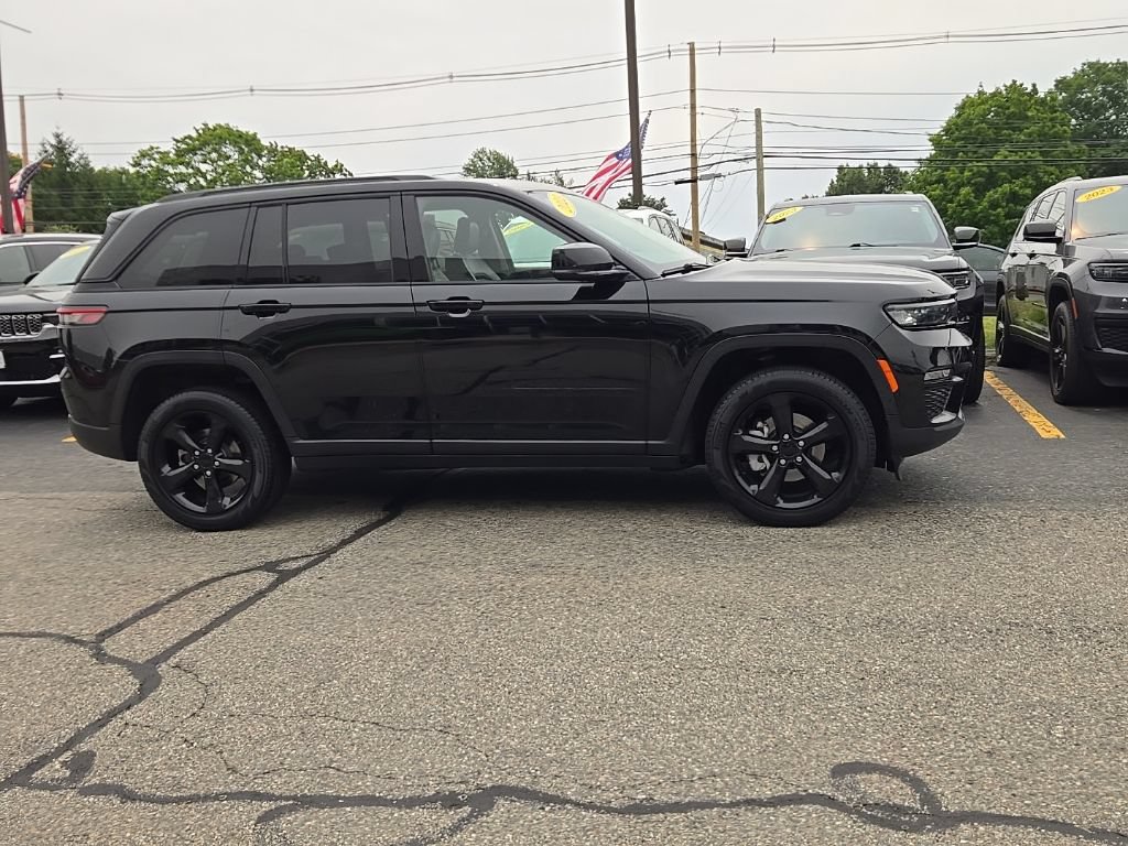 Certified 2023 Jeep Grand Cherokee Limited w/ Black Appearance Package AWD/4WD image 5