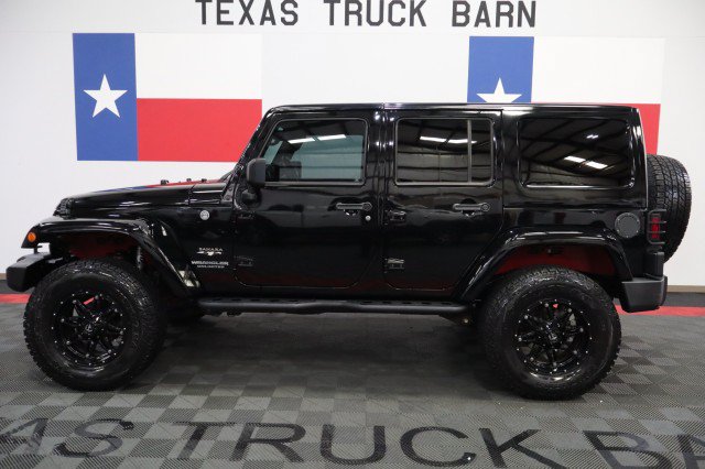 Used 2017 Jeep Wrangler Unlimited Sahara w/ Connectivity Group