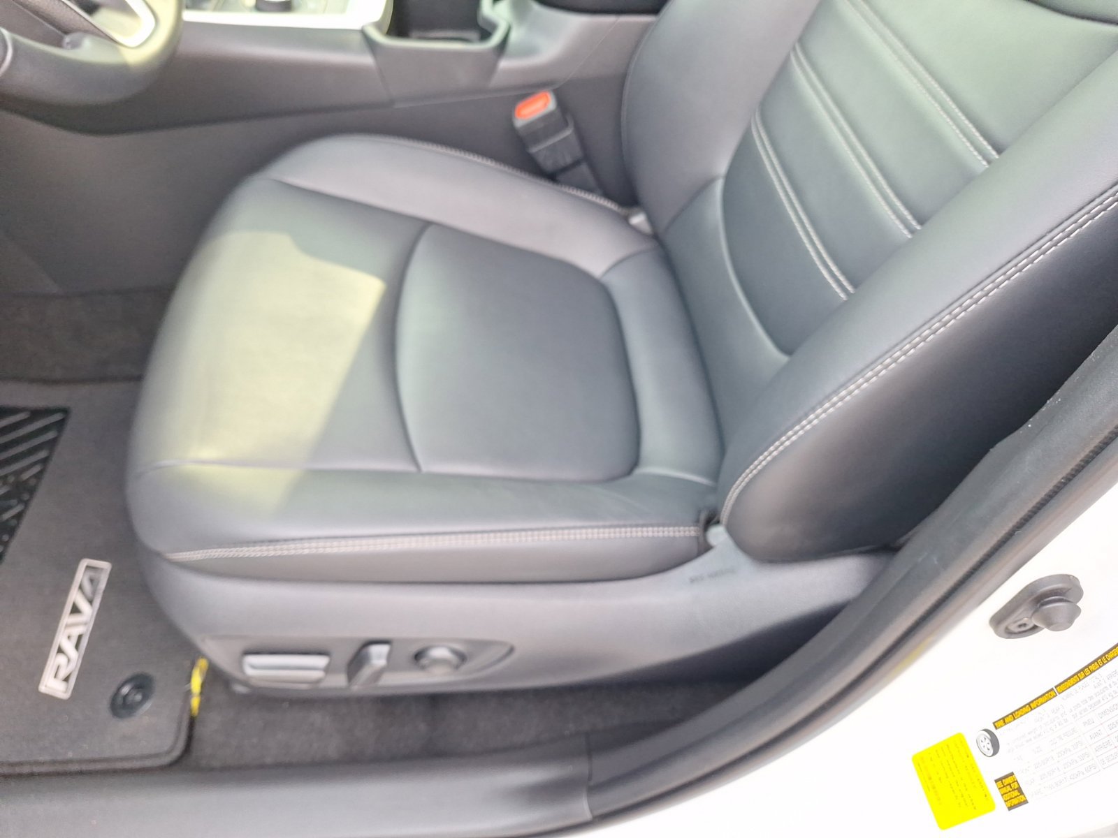 Used 2025 Toyota RAV4 XLE Premium w/ Weather Package AWD/4WD image 17