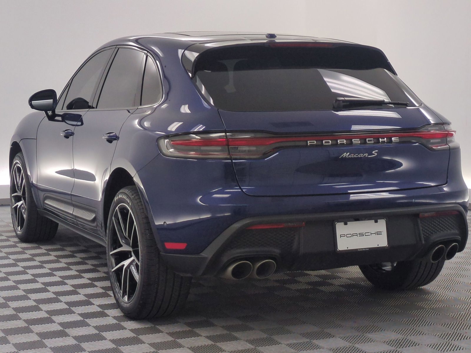 Certified 2024 Porsche Macan S image 3
