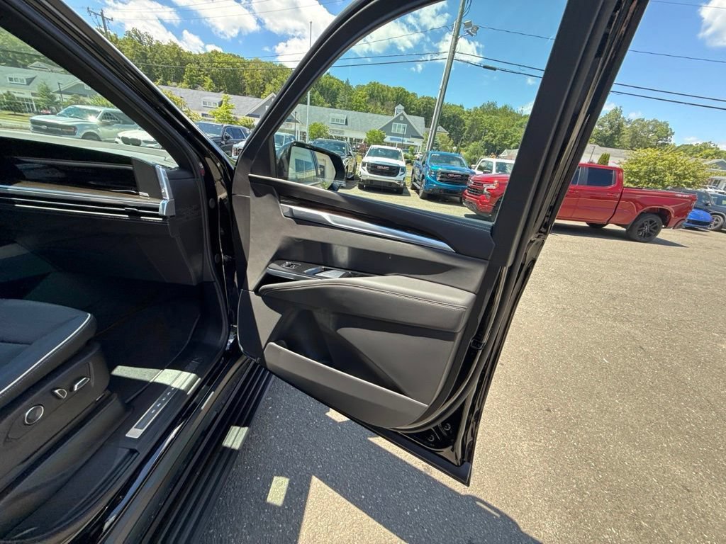 Used 2026 Cadillac Escalade Luxury AWD/4WD image 52
