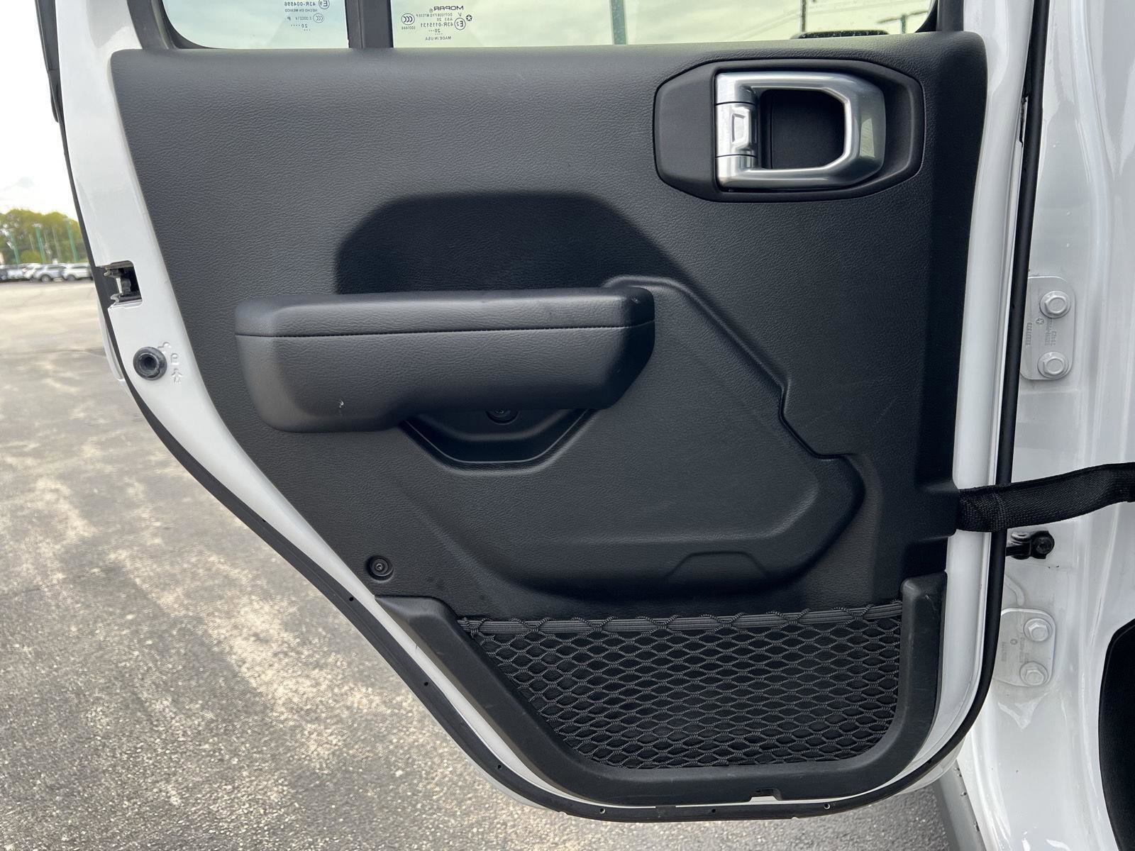 Used 2021 Jeep Gladiator Willys image 19