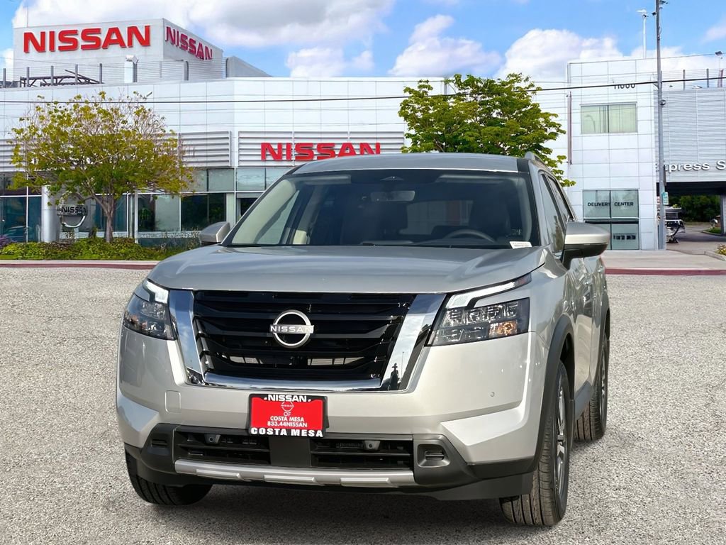 New 2025 Nissan Pathfinder SL image 6