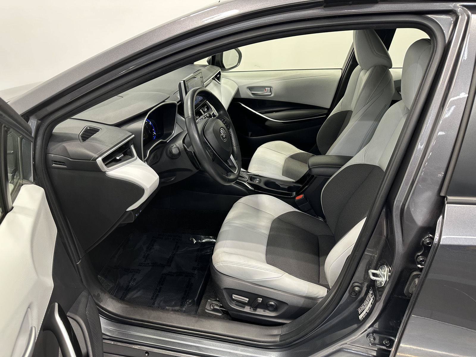 Used 2022 Toyota Corolla XSE FWD image 11